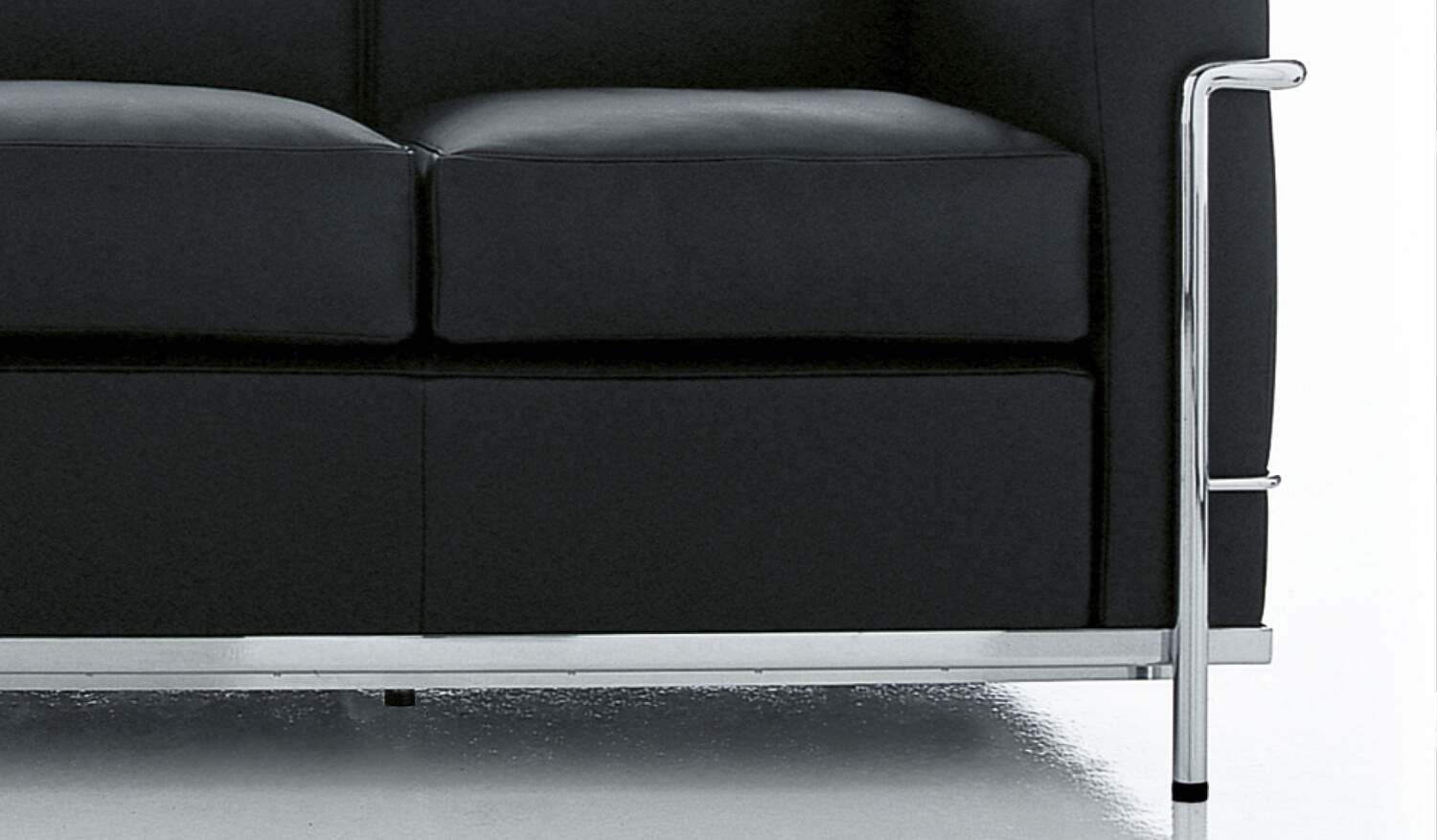 Cassina lc2 three seater — view 2