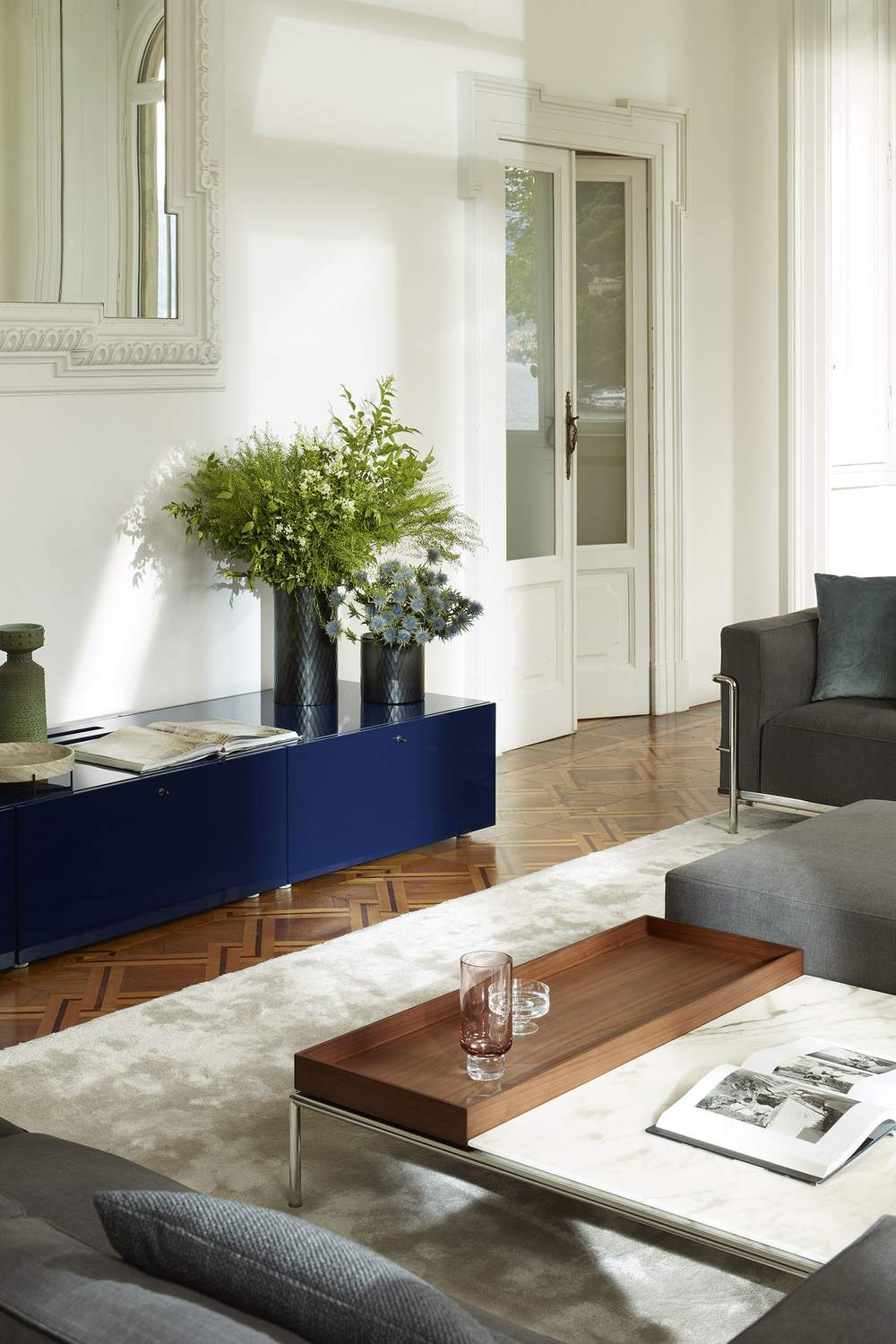 Cassina lc3 armchair — view 4