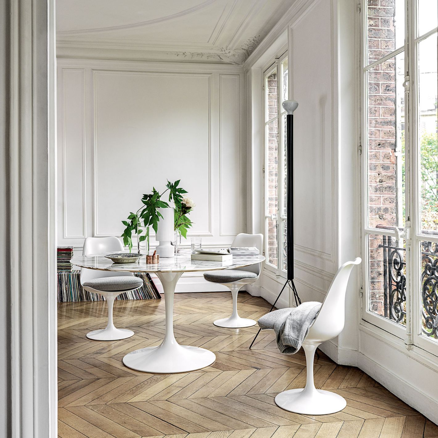 Knoll saarinen dining table — view 6